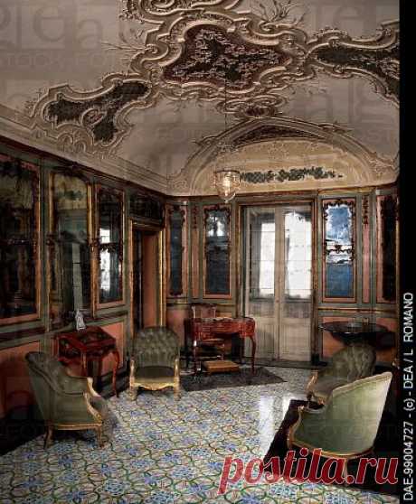 Study corner in the bedroom, Palazzo Biscari, Catania (UNESCO World Heritage )…  |  Pinterest • Всемирный каталог идей