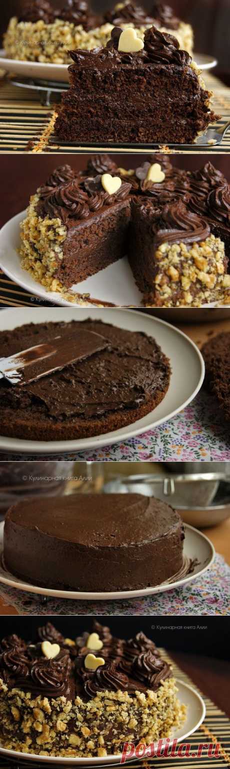 Шоколадный торт по ГОСТу. Вообще то в книге А.Селезнева &quot;Советские торты и пирожные&quot; этот рецепт называется &quot;Бисквитное пирожное с шоколадным кремом&quot;. Вкусный и простой шоколадный тортик. Масляный кр