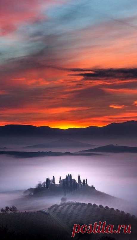 Towards the Heaven.. Tuscany, Italy (by Alberto Di Donato) | Wanda Rueffer приколол(а) это к доске Sunrise--Sunset