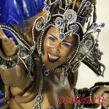 Знойные бразильянки на карнавале в Рио-де-Жанейро: устоять совершенно нереально!