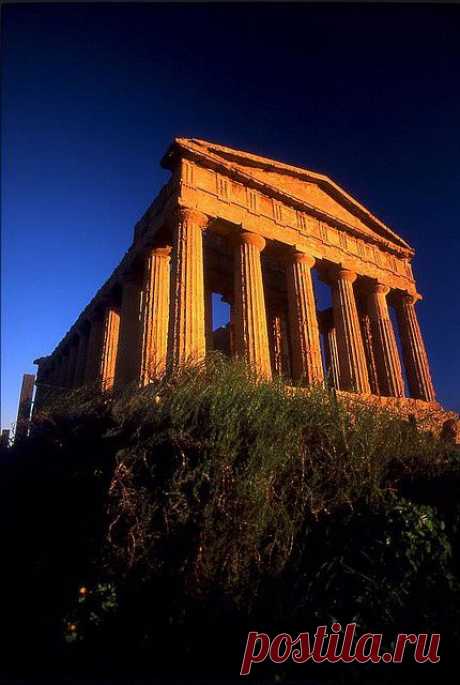 Tempio della Concordia, Agrigento - Sicilia  |  Ann Stowers приколол(а) это к доске Travel