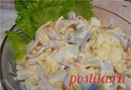 Очень вкусный салат из кальмаров с плавленым сыром - Простые рецепты Овкусе.ру