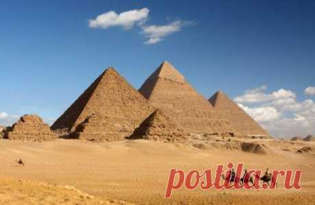 ТОП-25: Удивительные факты о египетских пирамидах, которые вы могли не знать Большинство людей знают, что египетские пирамиды - это огромные сооружения, построенные очень давно в Древнем Египте. Также общеизвестно, что пирамиды служили монументальными захоронениями для древнее...