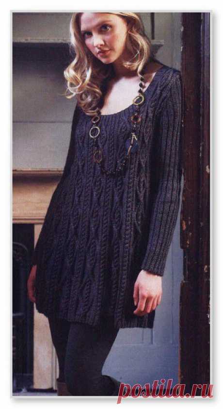 Женское вязание спицами. Однотонное платье-туника А-силуэта, с рельефными дорожками. Размеры: 38-40 (40-42, 42-44)
