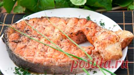 5 ошибок в приготовлении рыбы Вкусно приготовить нежное мясо лососяобязана уметь каждая хозяйка. Кулинарные изыски с таким ингредиентом — незаменимые блюда на праздничном столе и не только. Подберите под стейк из красной рыбы подх…