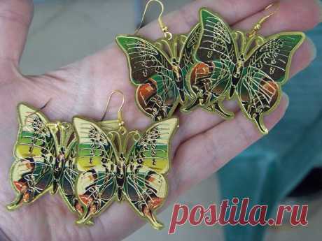 Серьги-бабочки под золото с чеканкой и цветной глазурью за 40 грн. | Шафа