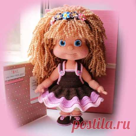 Questa bellissima bambola è stata lavorata all'uncinetto da Lyudmila Zhdanova (https://vk.com/id68665599).  La bambola si basa sul modello Irinka.  Lo schema Irinka nel mio negozio su Etsy.  #amigurumi #amigurumitoy #amigurumidoll #amigurumipattern #crochetto #crocheting #crochet #crochetdoll #knittlife #crochetpattern # handmade #Hakelanleitung