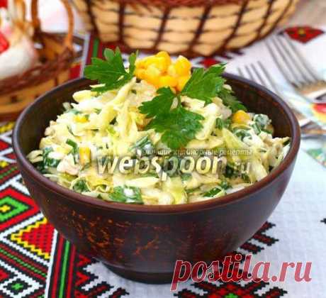 Салат из молодой капусты с кукурузой и плавленым сыром