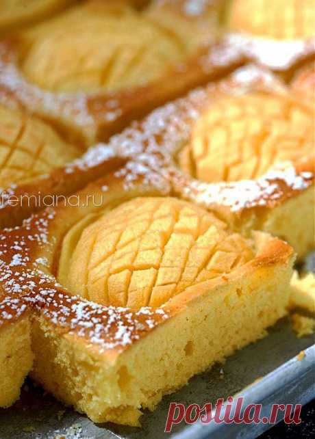 Очень вкусный яблочный пирог с манкой и медом | FEMIANA