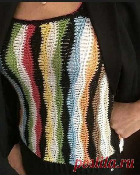 Топ разноцветным волнистым узором, связанным поперёк крючком. Схема узора. / knittingideas.ru