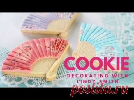 How to decorate fan cookies with sugarpaste