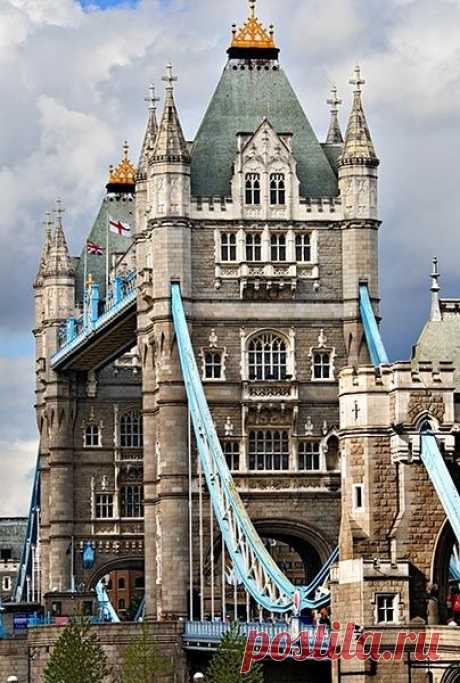 Tower Bridge in London, England | Europe