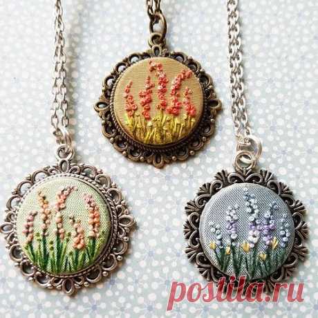 A garden of embroidered pendants. #embroidery #gardenembroidery