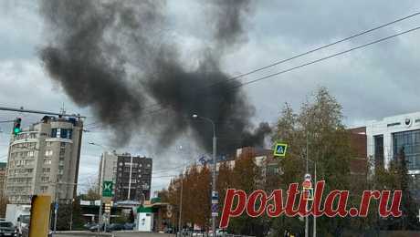 В Казани на крыше торгового центра произошел пожар. В Казани потушили пожар на крыше торгового центра &quot;Бахетле&quot;. Об этом сообщает управление МЧС по региону. Инцидент произошел на улице Павлюхина. Пожарные оперативно прибыли на место. Выяснилось, что на кровле проводились работы, ...