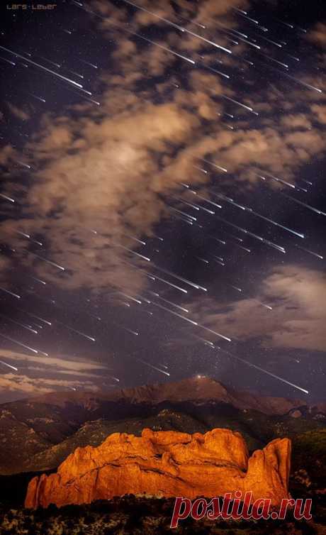 Meteor shower over Pikes Peak, Colorado | Sun, Moon, and Stars