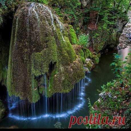 Водопад Бигар в западной Румынии, является одним из самых красивых водопадов мира, вода в нем падает уникальным образом.