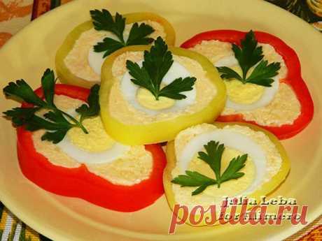 Закуска для праздничного стола. Перцы, фаршированные яйцами | Ваши любимые рецепты