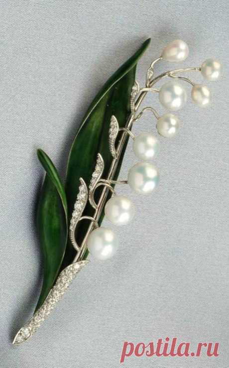 Platinum, Enamel, and Cultured Pearl Lily-of-the-Valley Brooch, Marcus Co. https://ru.pinterest.com/pin/436215913880713333/ Специально для phania !