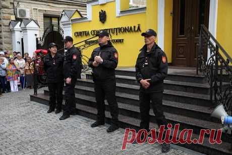 В Молдавии прошли массовые акции оппозиции. В Молдавии в ряде городов прошли массовые акции оппозиции, выступающей за честные выборы. Акции состоялись в Кишиневе, Бельцах и Оргееве. Протестующие критиковали правящую партию за давление на оппозиционные силы. Организаторы подчеркнули, что протест носит мирный характер.