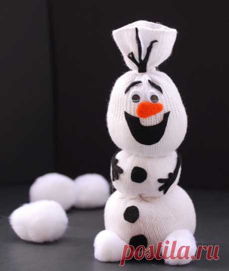 Снеговик своими руками из носка | Новогодние поделки от Подарки.ру