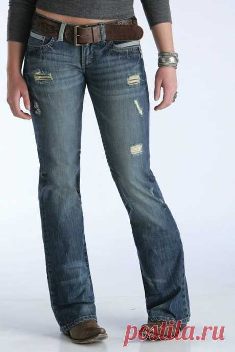Модель Southern Thread® Drew Jeans выполнены из Premium Denim плотностью 12 унций, состоящего на 99 % из хлопка и на 1 % из спандекса. 

Настоящая джинсовая модель имеет пять стильных карманов и два дополнительных кармана, которые удобны для хранения монет. Задние карманы в этой джинсовой модели вышиты оригинальным рисунком. Шлифование, потертости и гранж-разрывы сделаны вручную. Застежка - молния. 

Цена = 2 199 рублей с бесплатной доставкой.