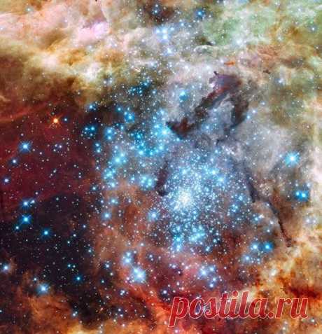 Hubble captures great photo of colliding star clusters