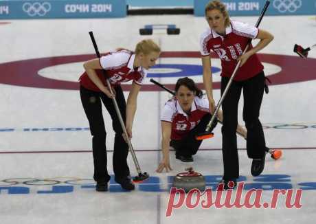 Российские керлингистки обыграли Данию и США на Олимпиаде в Сочи - Как российские девушки в керлинг играют - MSN