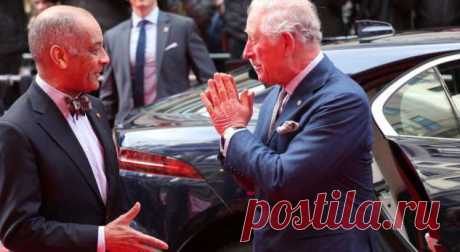 Намасте принца Чарльза, воздушный поцелуй королевы Летиции: как коронавирус изменил протокол официальных приветствий . Милая Я