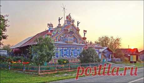 Необычный дом кузнеца Сергея Ивановича Кириллова находится в поселке Кунара,
