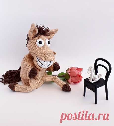 PDF Конь Хоси крючком. FREE crochet pattern; Аmigurumi toy patterns. Амигуруми схемы и описания на русском. Вязаные игрушки и поделки своими руками #amimore - перчаточная игрушка в виде коня, развивающая кукла на руку, лошадь, лошадка для кукольного театра.