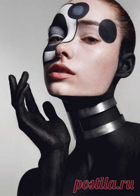 Op-Art Beauty Editorials : Costume Makeup