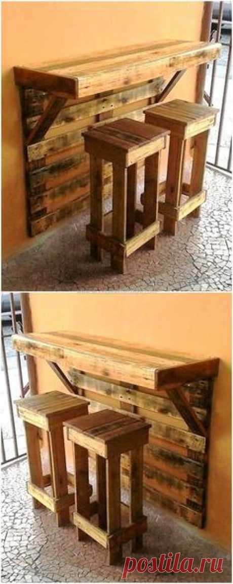 This is artistically constructed pallets wood breakfast table, crafted to provide your kid’s a wonderful place so that they can do their breakfast easily. This wooden table with two medium-size wood pallets benches seems attractive and unique as shown in the picture given below.
