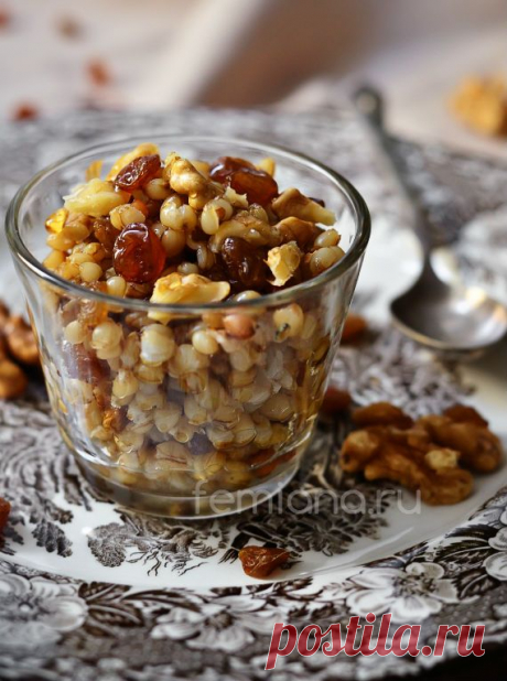 Рецепт вкусной перловой каши с медом, орехами и изюмом | FEMIANA