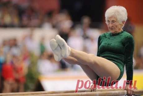 Когда есть движение, есть жизнь — в 90 лет на турнике Йоханна Кваас
Йоханна Кваас получила большую известность в 2012 году после того, как на «YouTube» были размещены несколько видеоклипов с записями её занятий гимнастикой в 86-летнем возрасте. Она начала заниматься гимнастикой в раннем детстве. Но потом, став взрослой, на время перестала участвовать в соревнованиях. После войны гимнастика была...
Читай дальше на сайте. Жми подробнее ➡