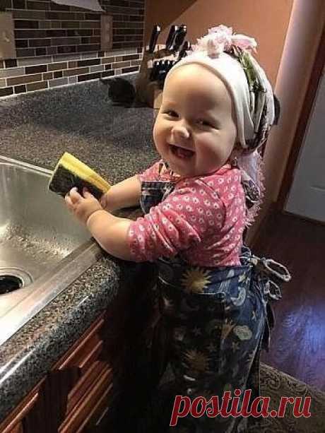 Единственный возраст - когда мытье посуды в удовольствие.