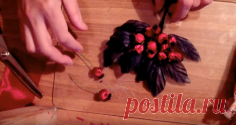 Как сделать ягоды рябины, шиповника, боярки из ткани - YouTube