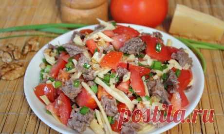 ​Салат с говядиной, сыром и грецкими орехами — Sloosh – кулинарные рецепты