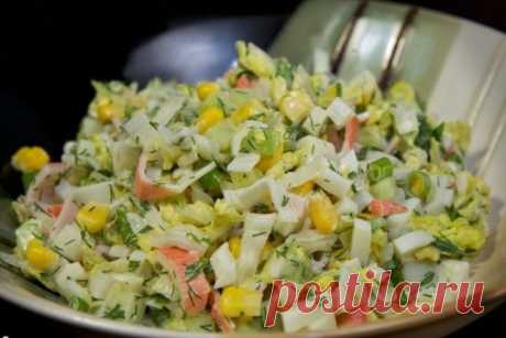 Салат с авокадо, пекинской капустой и крабовыми палочками, рецепт с фото — Вкусо.ру