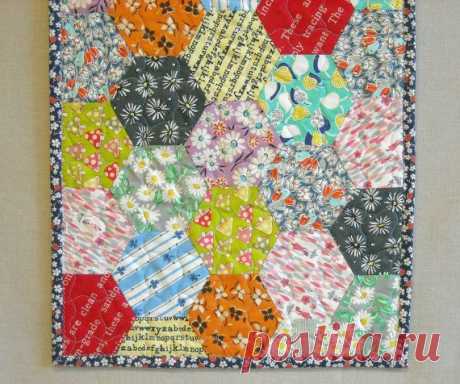 Quilted Table Runner Hexagon Quilt Table Topper от IVANandLUCY