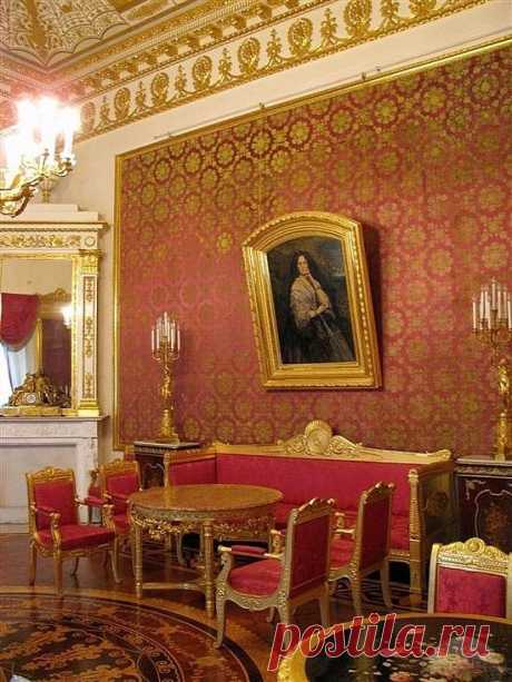 Red Parlor in the Yusupov Palace.  |  Pinterest