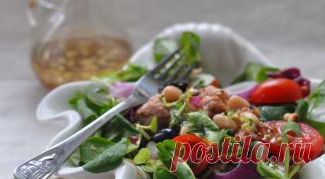 Салат с томатами, тунцом и фасолью под французской заправкой, пошаговый рецепт с фото