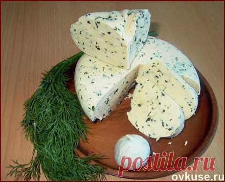 Домашний сыр с зеленью..