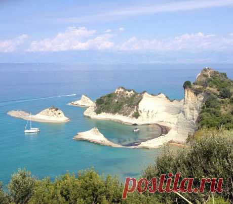 Остров Корфу в Греции Греческий остров Корфу - необыкновенной красоты бухты, шикарнейшая природа, чистейшее море и великолепные пляжи.