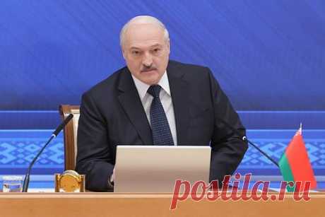 Лукашенко запретил ценам расти. Президент Белоруссии Александр Лукашенко объявил о запрете с 6 октября на любое повышение цен, за исключением того, которое разрешили компетентные государственные органы. Такое распоряжение он дал в ходе совещания с экономическим блоком на тему инфляции. Причиной для него стало неконтролируемое подорожание товаров.
