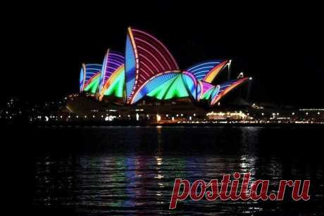 Великолепные проекции света на Сиднейский оперный театр