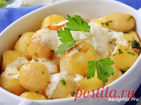 Молодая картошка в сметане с чесноком - быстро, вкусно и просто