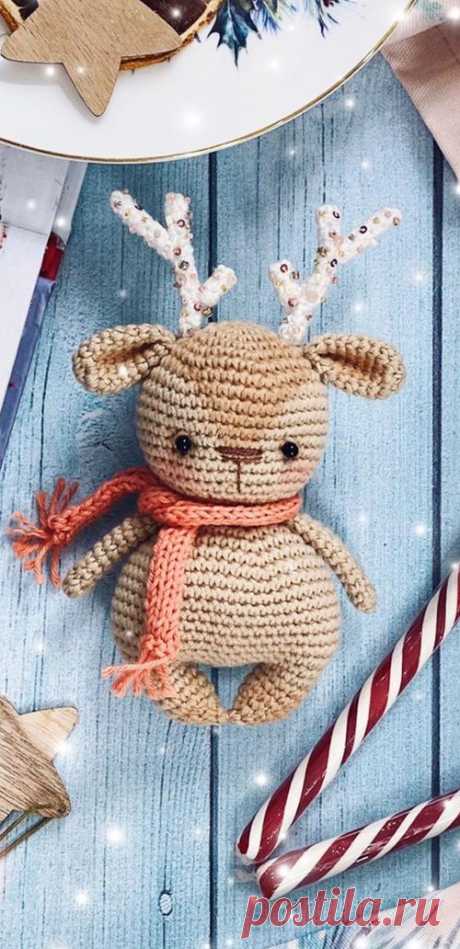 PDF Малыш оленёнок крючком. FREE crochet pattern; Аmigurumi animal patterns. Амигуруми схемы и описания на русском. Вязаные игрушки и поделки своими руками #amimore - олень к Новому году, маленький оленёнок, рождественский олень.