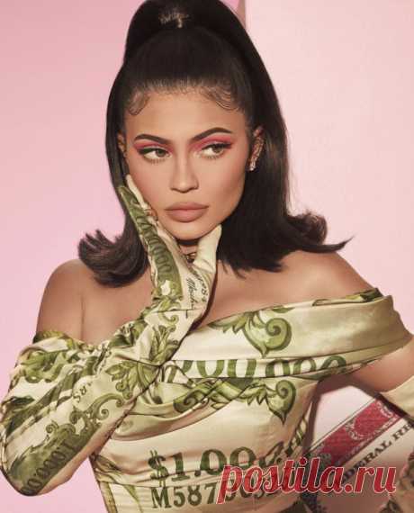 Кайли Дженнер монетизирует свой день рождения Фото: kyliejenner / instagram 10 августа самая молодая миллиардерша в истории, владелица бьюти–империи Kylie Cosmetics Кайли Дженнер празднует 22–летие.