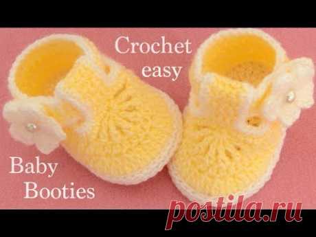 Zapatito a Crochet para bebe entrecruzado con botones de flores en 3D tejido tallermanualperu