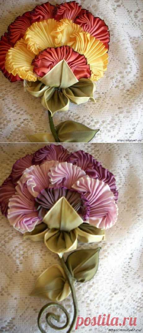 Необычный цветок из атласных лент